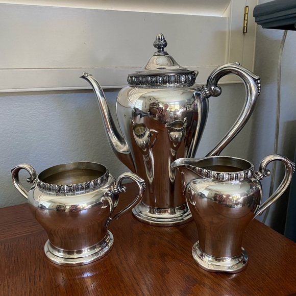 Vintage Castle - Wm.Rogers Tea/Coffee, Sugar and Cream set - Picture 8 of 9